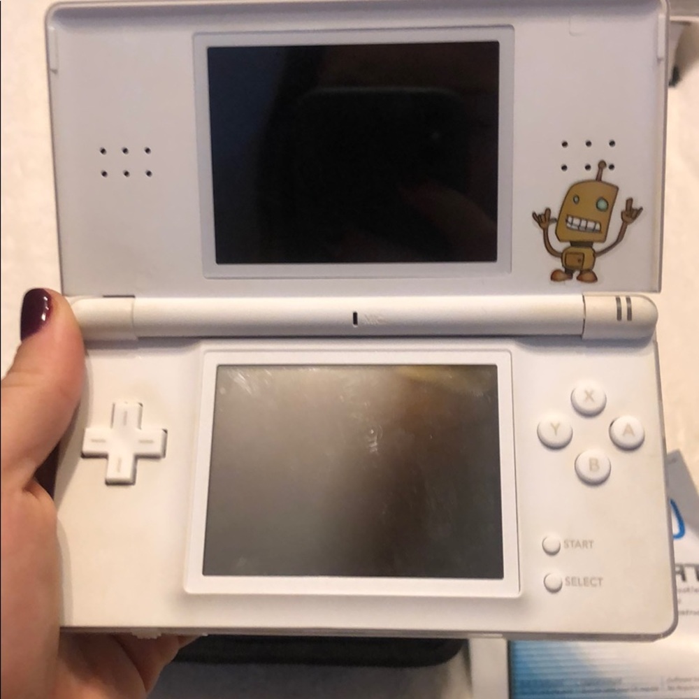 Nintendo DS - Picture 3 of 5